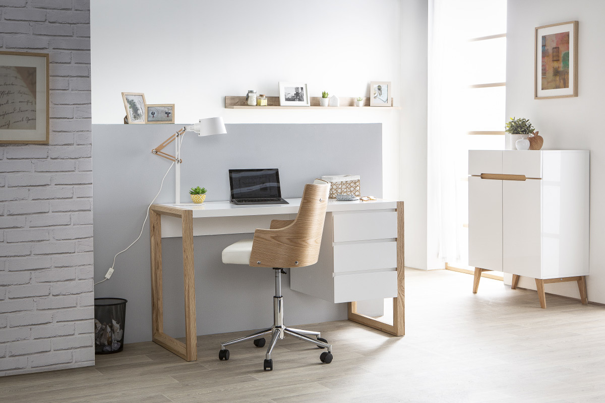 Chaise de bureau  roulettes design blanc, bois clair et acier chrom MAYOL