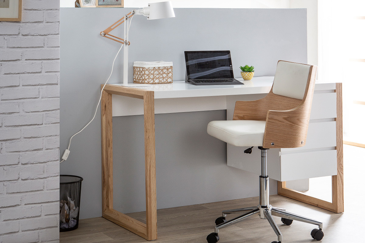 Chaise de bureau  roulettes design blanc, bois clair et acier chrom MAYOL