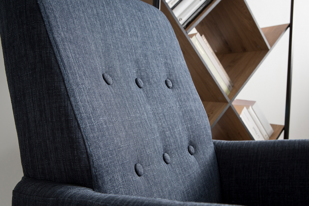 Fauteuil design en tissu bleu jean avec repose-pieds ULYSSE