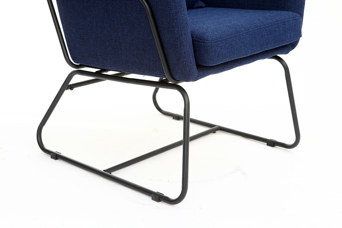 Fauteuil design tissu bleu fonc et structure mtal noir MONROE