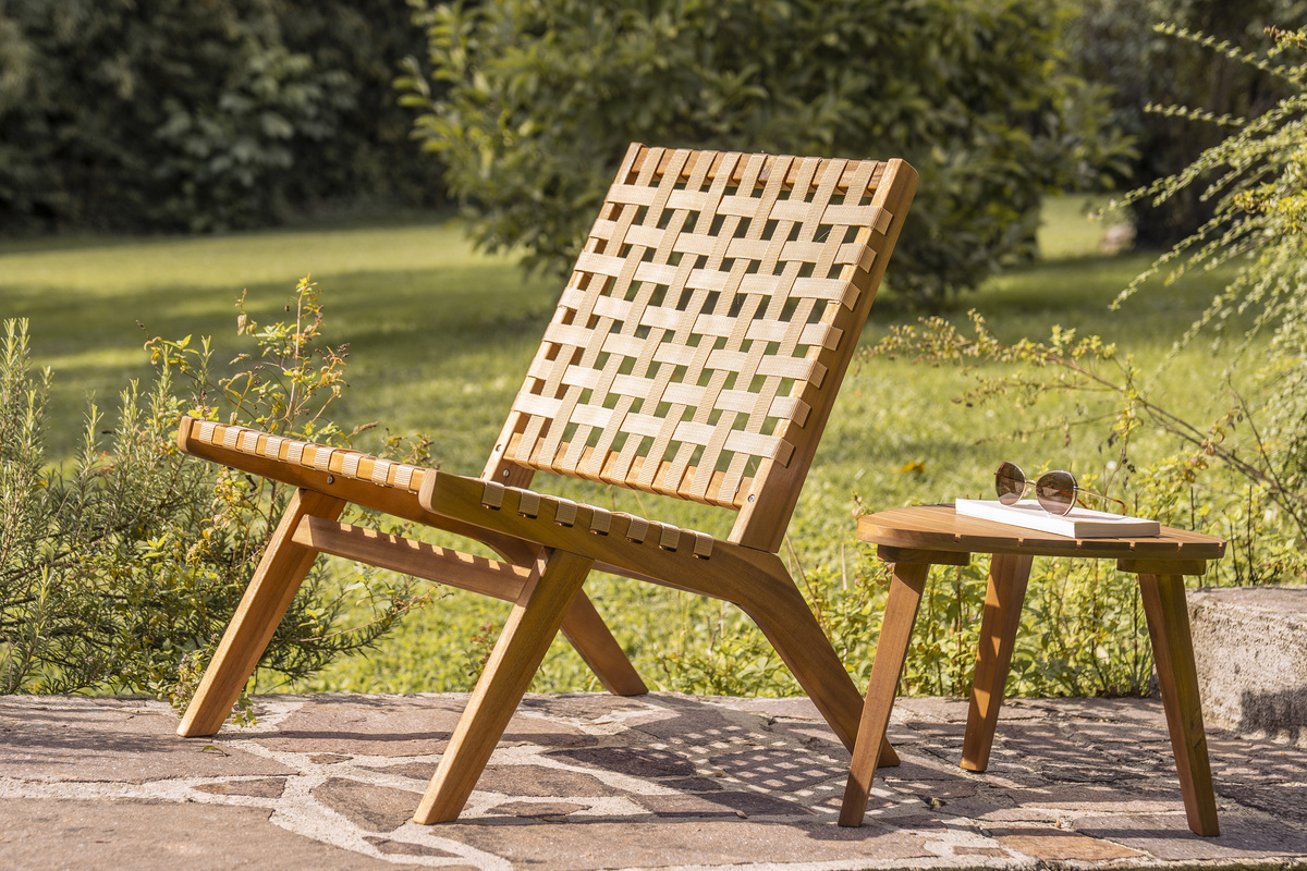 Fauteuil lounge en bois massif et sangles beiges LUCEA