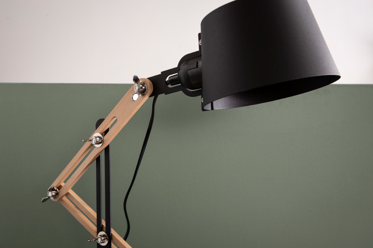 Lampe  poser design en bois clair et mtal noir H60 cm BILLY