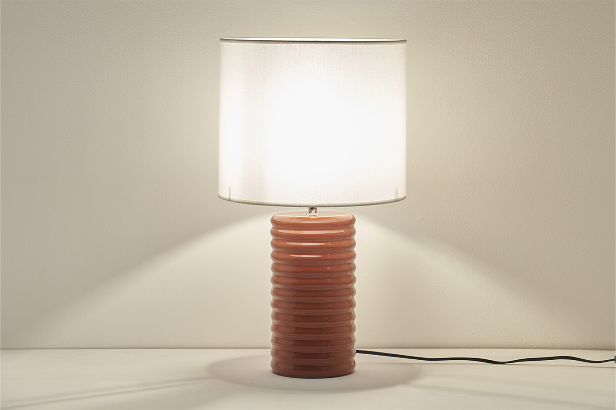 Lampe  poser en cramique maille terracotta et abat-jour cru H53 cm BERRO