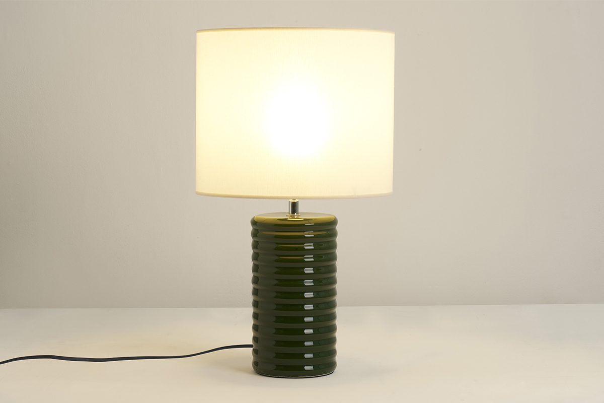 Lampe  poser en cramique maille vert fonc et abat-jour cru H53 cm BERRO