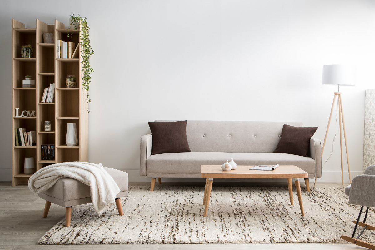 Pouf repose-pieds scandinave en tissu beige et bois clair ULLA