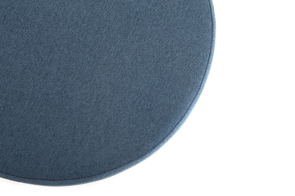 Pouf rond en tissu bleu et mtal dor BETTY