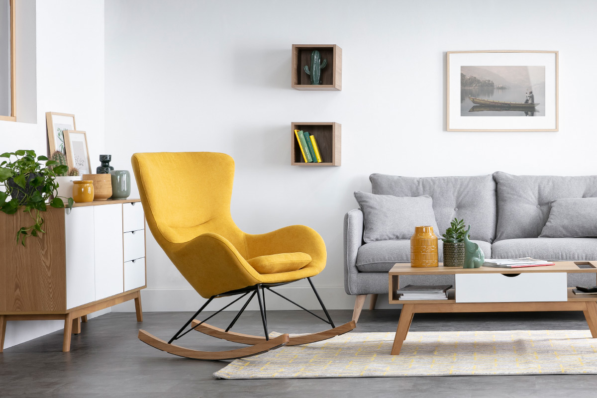 Rocking chair scandinave en tissu effet velours jaune moutarde, mtal noir et bois clair ESKUA