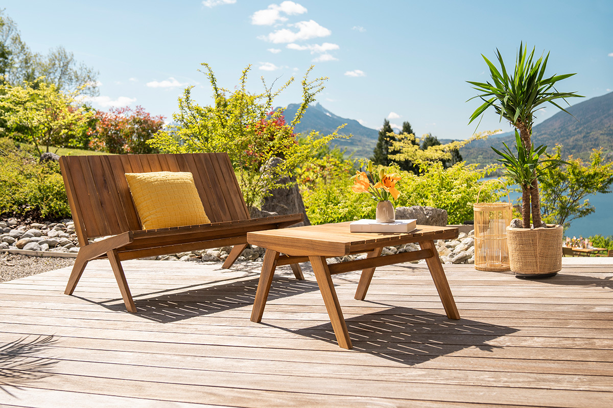 Salon de jardin banc 2 places et table basse en bois massif TIDAK