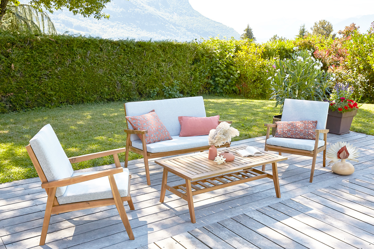 Salon de jardin en acacia massif avec coussins gris clair TIAGA